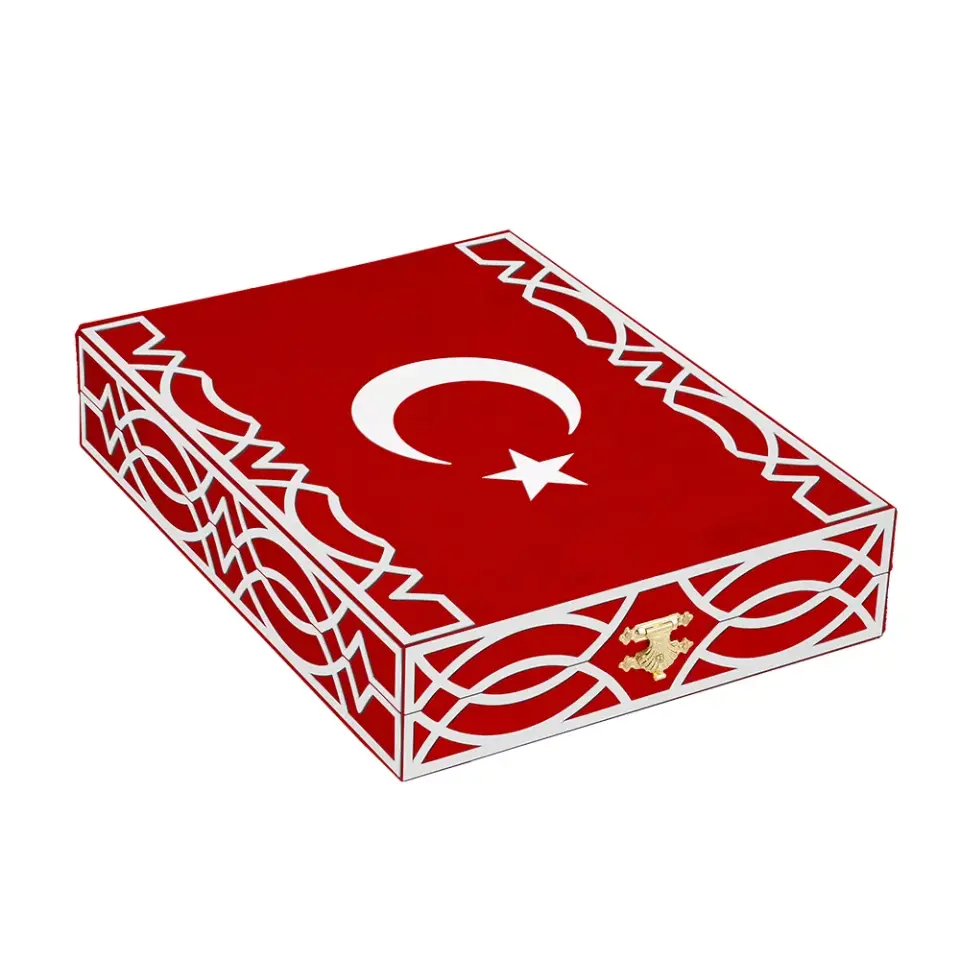 Kadife Kutulu Kur'an-ı Kerim (Orta Boy, Pleksili Desen, Kırmızı)